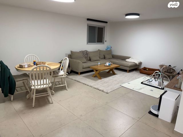 מרתף/ פרטר, שושן צחור 4, רמת אמיר, קדימה צורן