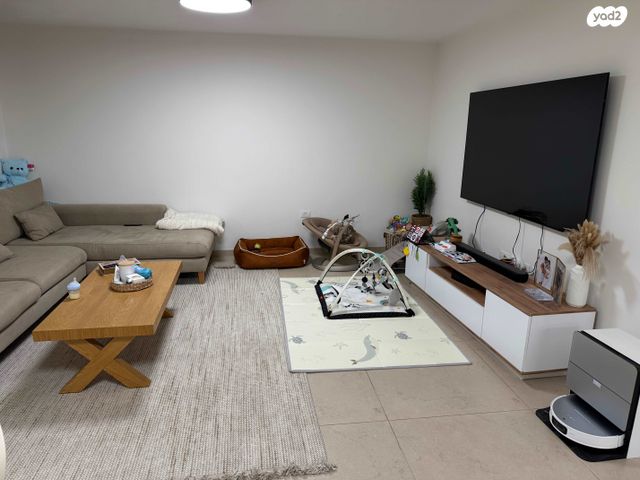 מרתף/ פרטר, שושן צחור 4, רמת אמיר, קדימה צורן