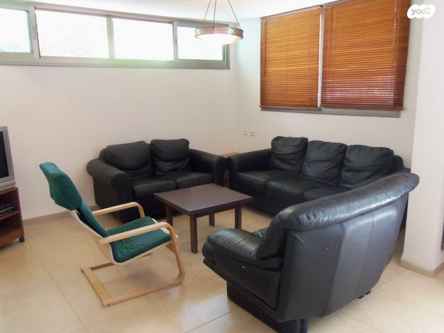 הציפורנים 9