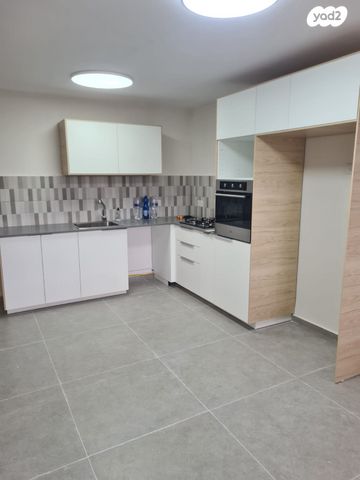 אבא הלל סילבר 111