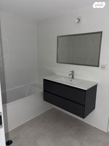 דירה, יעקב פיכמן 5, קרית אילון, חולון