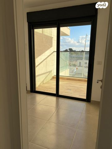 דירה, לאה גולדברג 16, צפון נס ציונה, נס ציונה