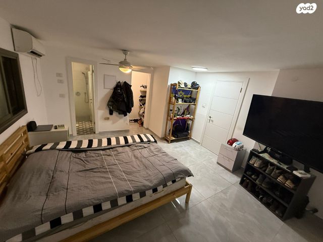 יגאל אלון 164