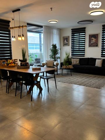 בית פרטי/ קוטג', השלושה 55, עמידר, בת ים