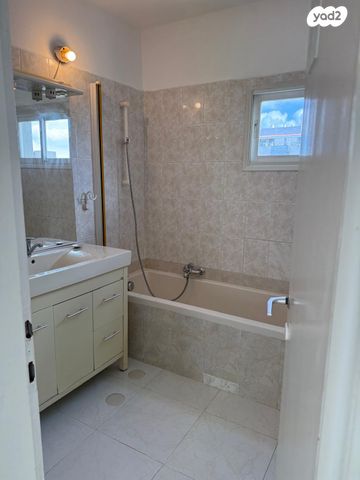 גג/ פנטהאוז, הגיבורים 48, מרכז העיר, חדרה