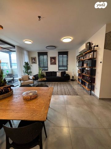 בית פרטי/ קוטג', השלושה 55, עמידר, בת ים