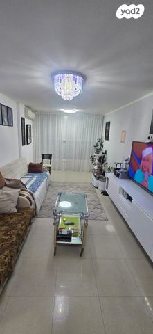 דירה, ישראל בן ציון 21, דרום מערב ותיק, בת ים