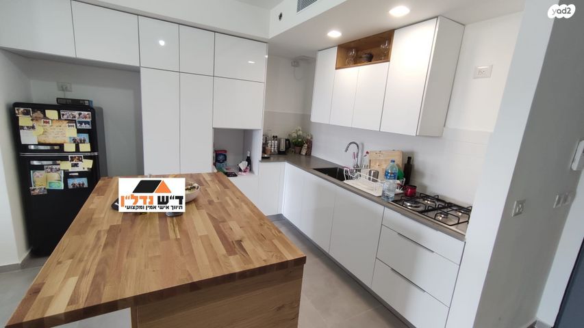 דירה, יהוד מונוסון