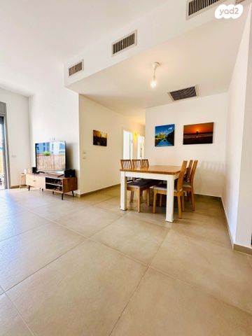 דירה, יאיר רוזנבלום, נווה זמר, רעננה