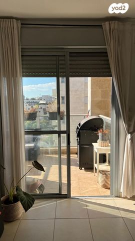 דירה, הרצליה