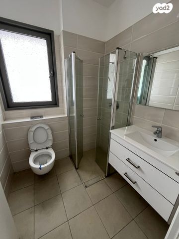 דירה, רב אלוף דן שומרון, קרית קריניצי, רמת גן