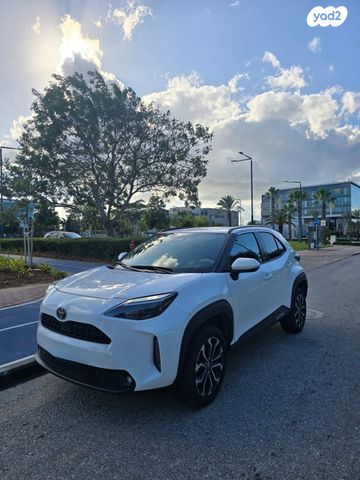 מודעת רכב טויוטה יאריס קרוס