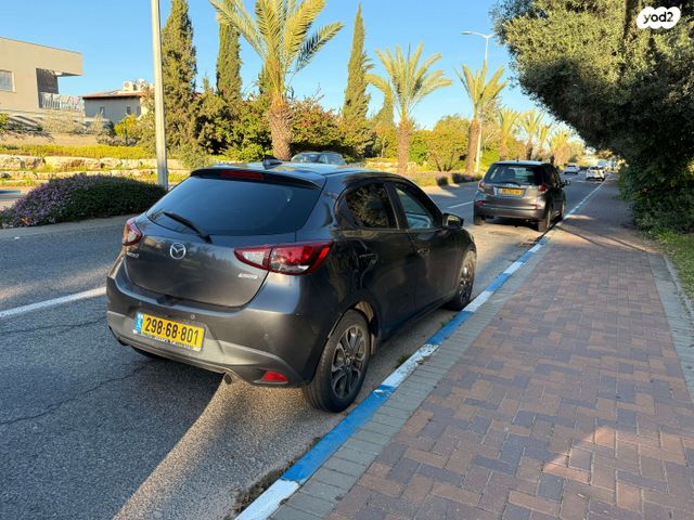 מודעת רכב מאזדה 2
