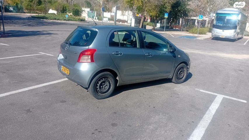 טויוטה יאריס