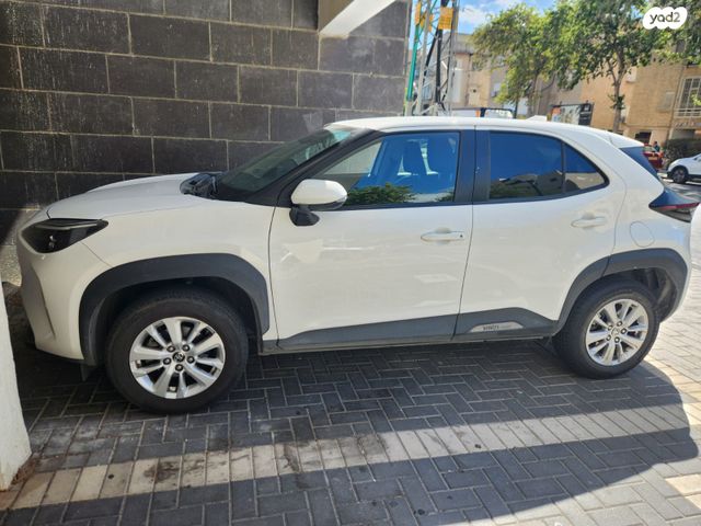 מודעת רכב טויוטה יאריס קרוס