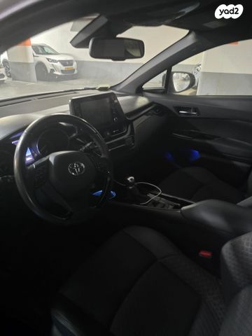 מודעת רכב טויוטה C-HR