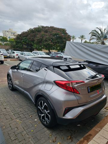 מודעת רכב טויוטה C-HR