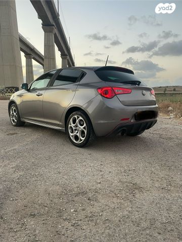 אלפא רומיאו ג'ולייטה