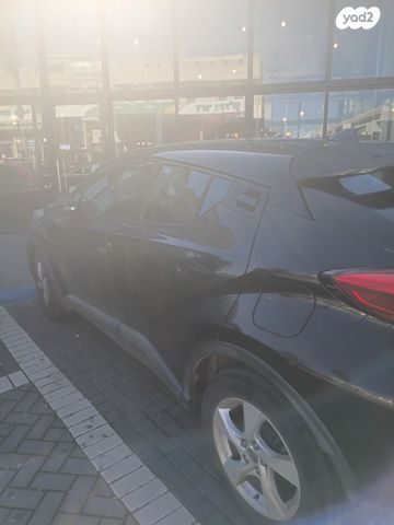 מודעת רכב טויוטה C-HR
