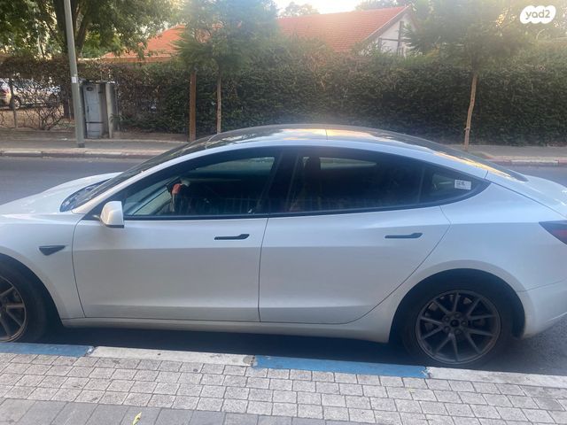 מודעת רכב טסלה מודל 3