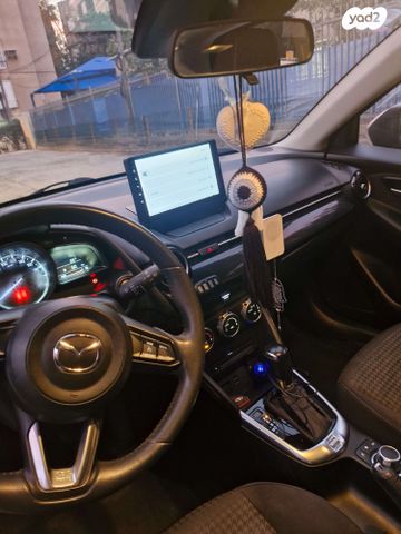 מודעת רכב מאזדה 2