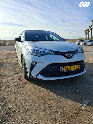 מודעת רכב טויוטה C-HR