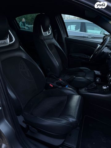 מודעת רכב אלפא רומיאו ג'ולייטה