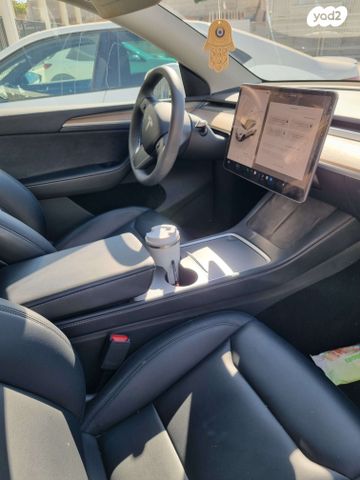 מודעת רכב טסלה מודל Y