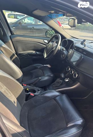 אלפא רומיאו ג'ולייטה