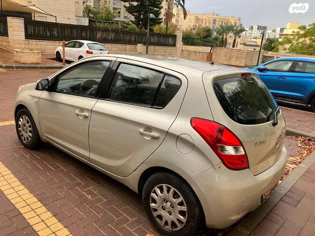 מודעת רכב יונדאי i20