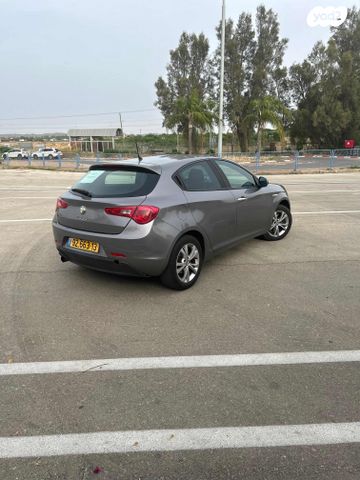 אלפא רומיאו ג'ולייטה