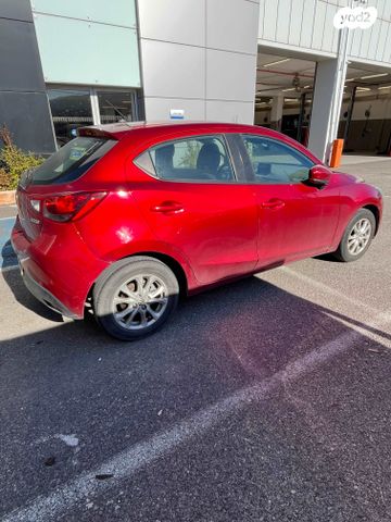 מודעת רכב מאזדה 2