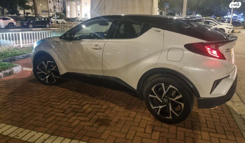 מודעת רכב טויוטה C-HR