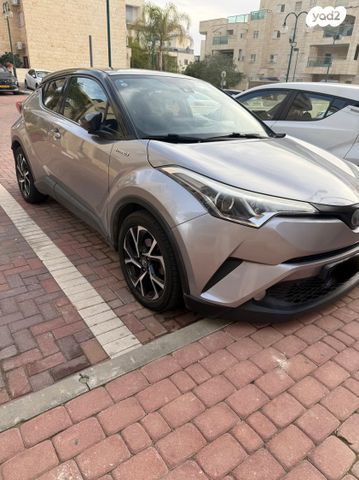 מודעת רכב טויוטה C-HR