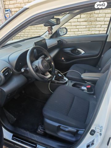 מודעת רכב טויוטה יאריס קרוס