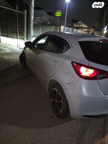 מודעת רכב מאזדה 2