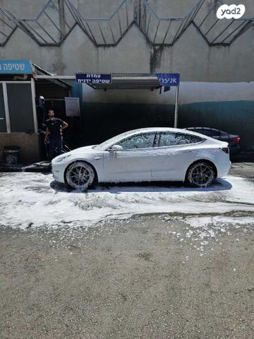 מודעת רכב טסלה מודל 3