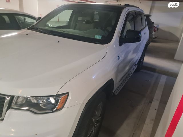 מודעת רכב ג'יפ גרנד צ'ירוקי