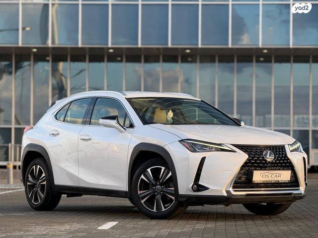 מודעת רכב לקסוס UX