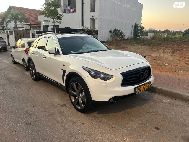 אינפיניטי QX70
