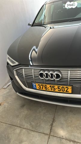 מודעת רכב אאודי E-tron