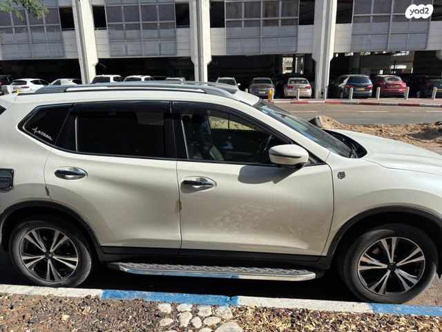 ניסאן אקס טרייל