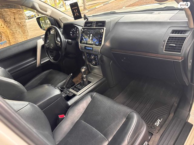 טויוטה לנד קרוזר