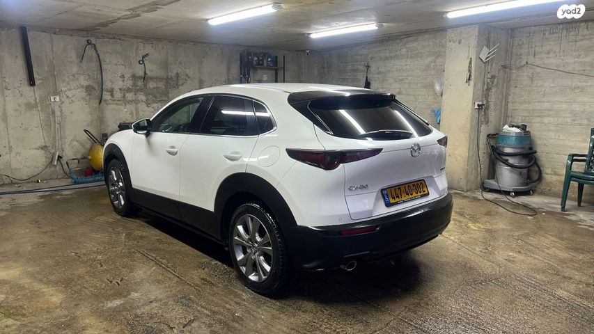 מודעת רכב מאזדה CX-30