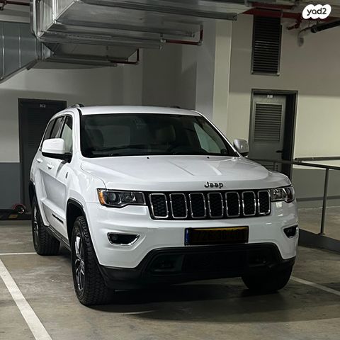 מודעת רכב ג'יפ גרנד צ'ירוקי