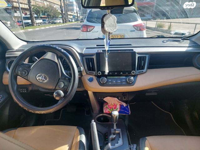 מודעת רכב טויוטה RAV4