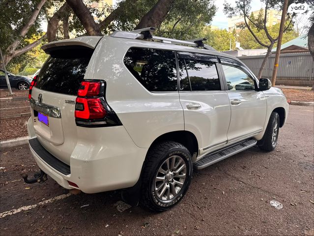 טויוטה לנד קרוזר