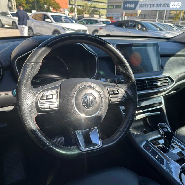 מודעת רכב אם ג'י EHS PHEV