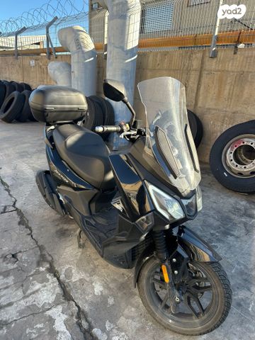 מודעת רכב סאן יאנג ג'וי-מקס Z-300