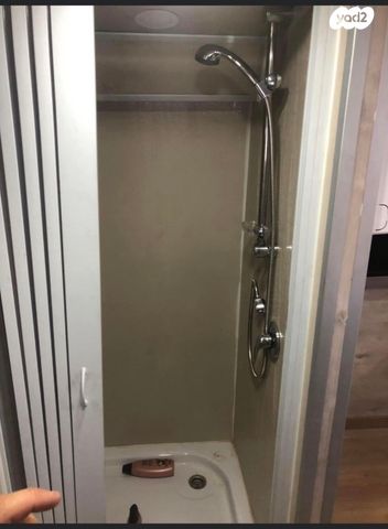 מודעת רכב ממונע אוטוקראוון